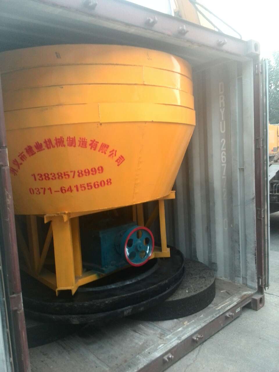 建業(yè)機械1200新型碾金機發(fā)貨現(xiàn)場